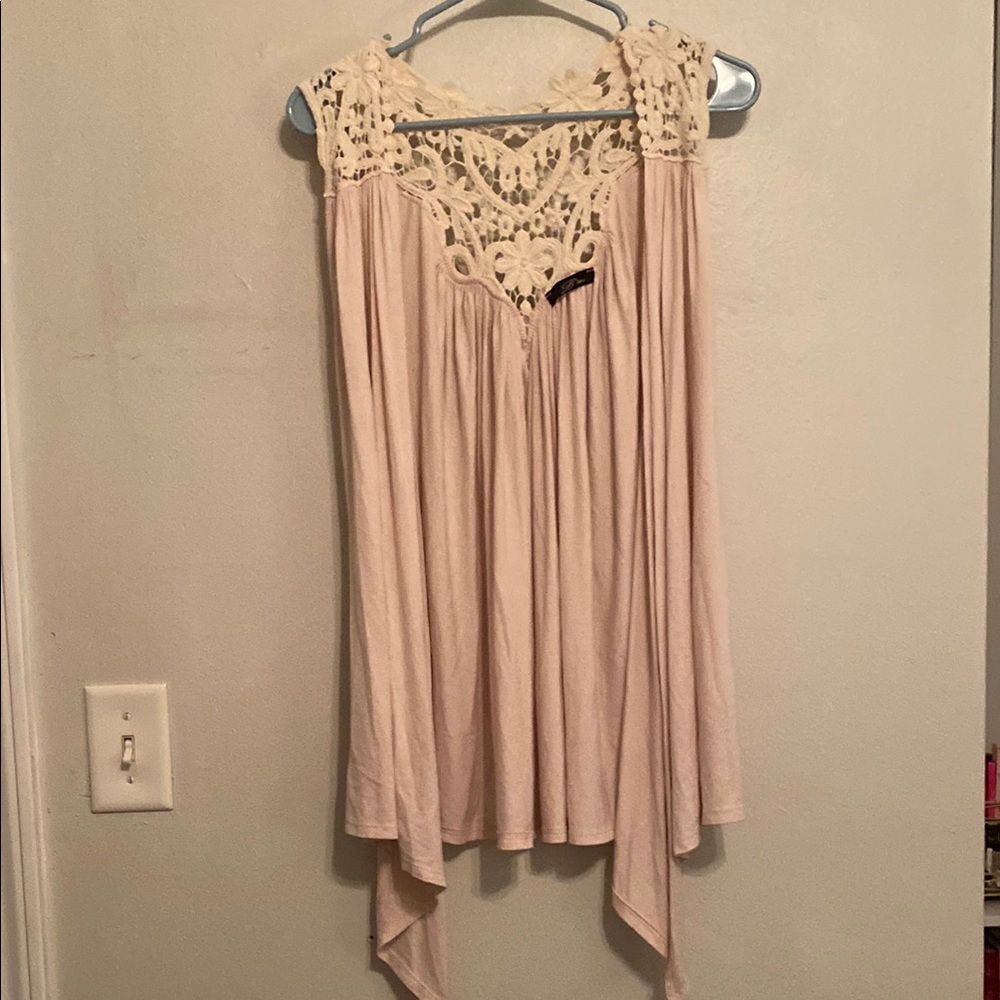 B’leev Pale Pink Cream Lace Asymmetrical Sleeveless Vest (Size: XL)